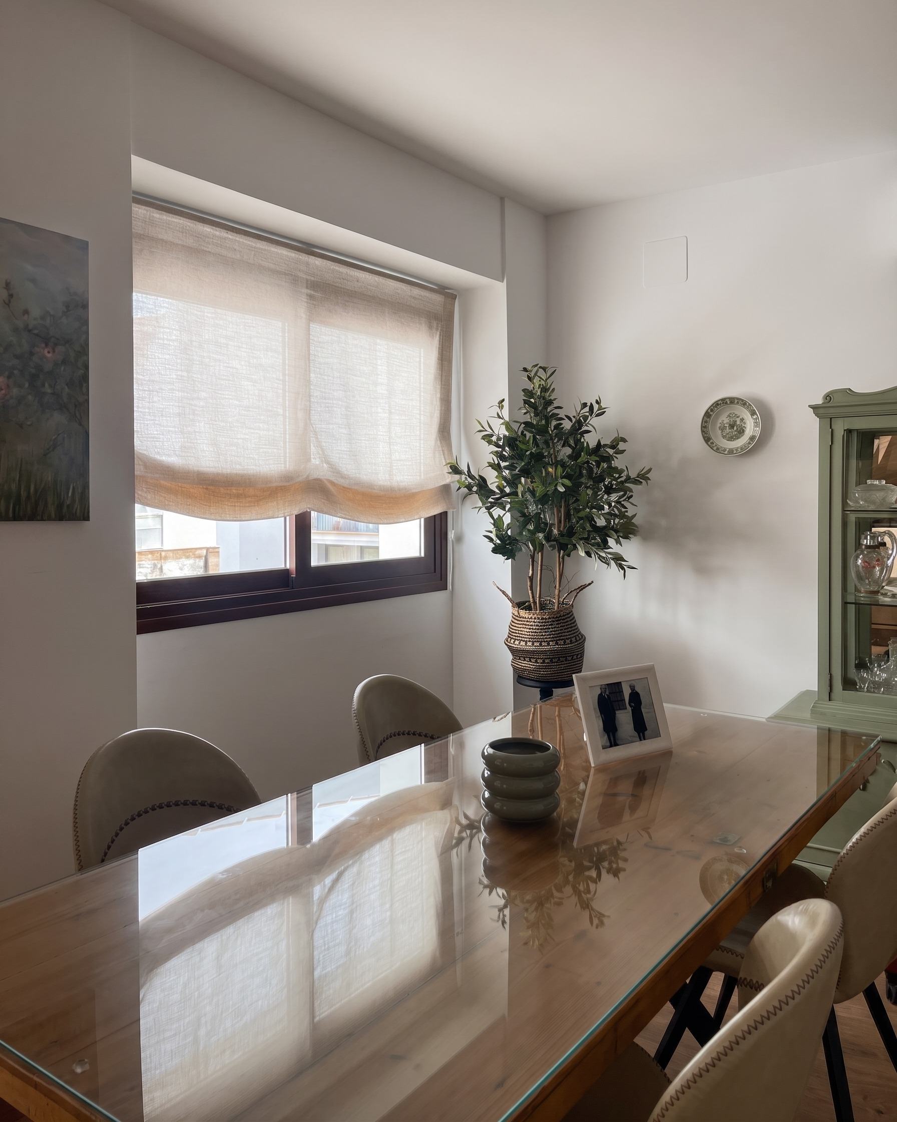 Mesa del comedor del Principal puesta para comer